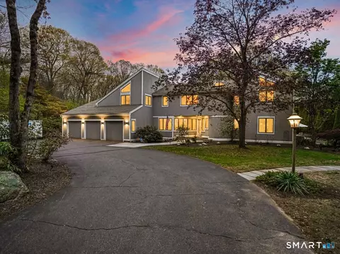 28 Strawberry Ln, Shelton, CT 06484