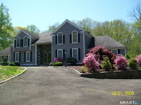 5 Cranberry Ln, Shelton, CT 06484