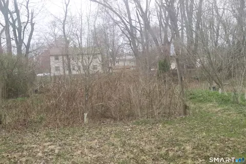 5 Arlington Rd, Bloomfield, CT 06002 photo 6