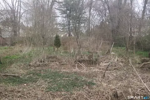 5 Arlington Rd, Bloomfield, CT 06002