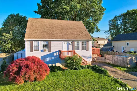 31 Elm Ct, Bridgeport, CT 06606