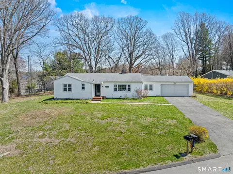 30 Sky Edge Dr, Bethel, CT 06801