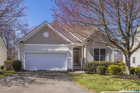 114 Country Club Dr #114, Oxford, CT 06478