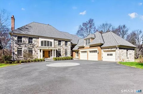 7 Winhall Ln, West Hartford, CT 06117