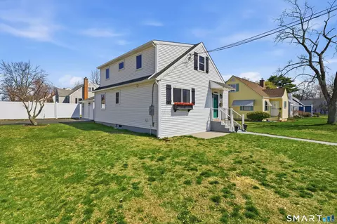 21 Deepwood Dr, Manchester, CT 06040