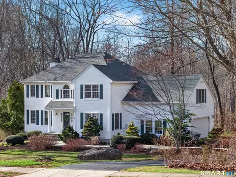 11 Payer Ln, Mystic, CT 06355