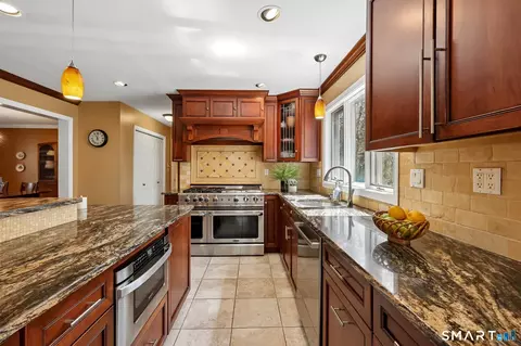 Kitchen - 86 Quail Run, Madison, CT 06443 photo 2 of 3