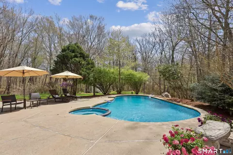 Exterior - 86 Quail Run, Madison, CT 06443 photo 3 of 4