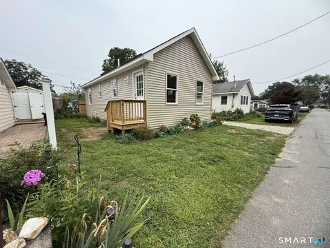 6 First St, Madison, CT 06443