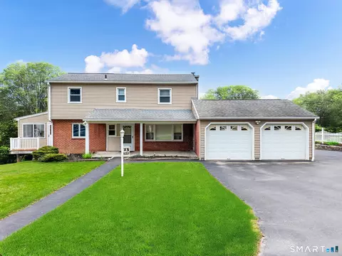 13 Macbean Dr, New Fairfield, CT 06812