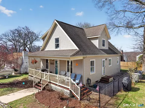 68 Hillcrest Rd, Niantic, CT 06357