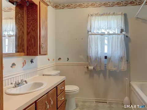 Bath - 13 Litchfield Ave, Killingly, CT 06263 photo 1 of 1