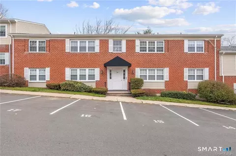 50 Greenhouse Rd #26B, Bridgeport, CT 06606