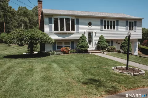 151 Bear Path Rd, Hamden, CT 06514