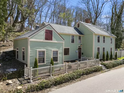 371 Washington St, Norwich, CT 06360