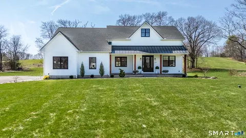 201 Mountain St, Ellington, CT 06029