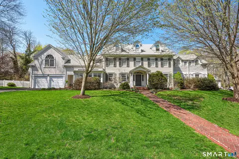 16 Lookout Dr N, Fairfield, CT 06825