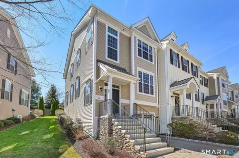 28 Moorland Dr #28, Danbury, CT 06810