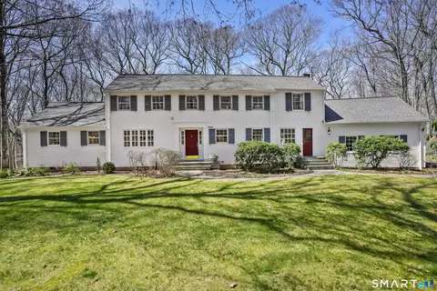 12 Sunset Cir, Woodbridge, CT 06525