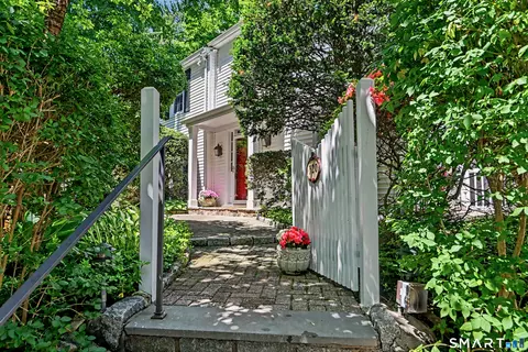 320 Ingleside Dr, Stamford, CT 06903