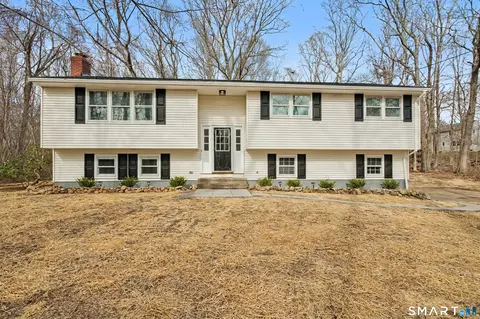 12 Rustic Ln, Madison, CT 06443