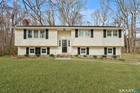 12 Rustic Ln, Madison, CT 06443