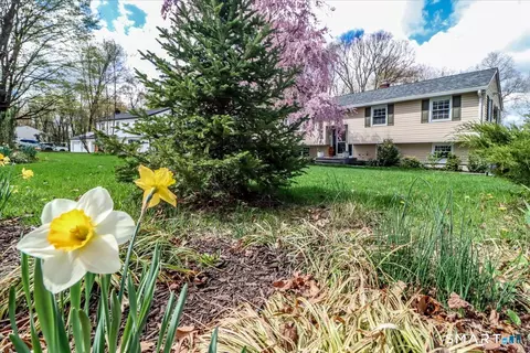 5 Hearthstone Dr, Bethel, CT 06801