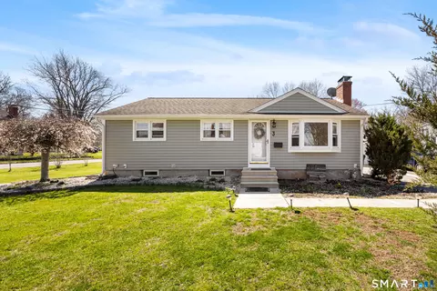 3 Greenlawn Ave, Newington, CT 06111