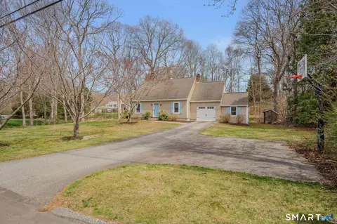 6 Cheryl Ct, Niantic, CT 06357