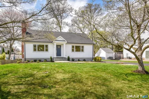27 Brookdale Rd, Fairfield, CT 06824