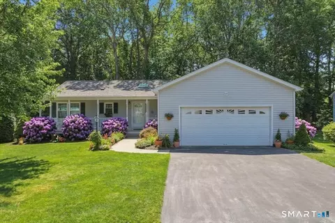 25 Heather Brook Rd, Uncasville, CT 06382