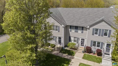 51 White Tail Ln #51, Wallingford, CT 06492