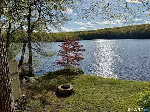 19 Lakeview Dr, Colchester, CT 06415