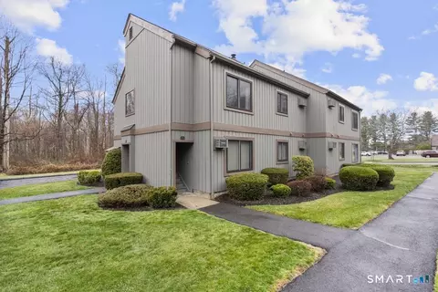 6 Walnut Ln #76, Brookfield, CT 06804