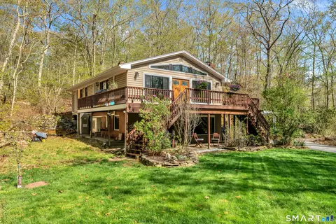 567 Fire St, Oakdale, CT 06370
