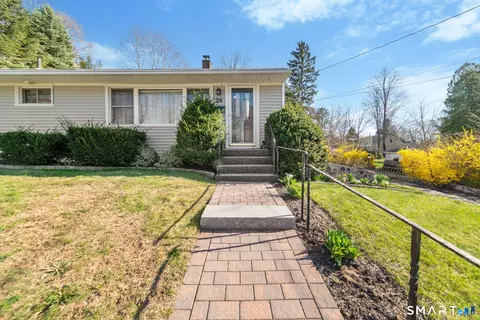 24 Orchard Hts, New Milford, CT 06776