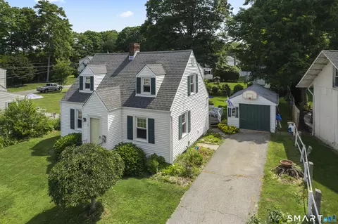 16 Lynde St, Old Saybrook, CT 06475