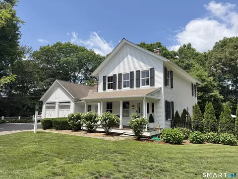 1 Hathaway Rd, East Lyme, CT 06333