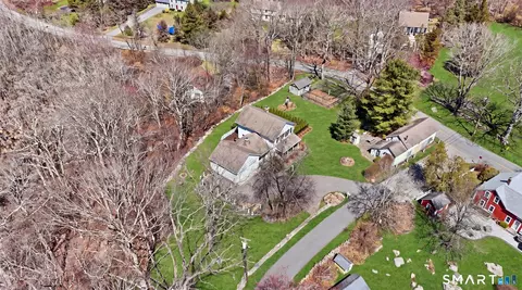 1 Hathaway Rd, East Lyme, CT 06333