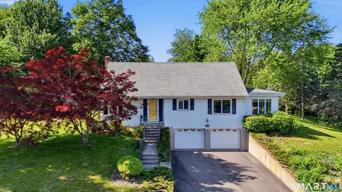 30 Snipes Ter, Middletown, CT 06457