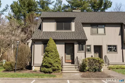 39 Brockton Ct #39, Beacon Falls, CT 06403