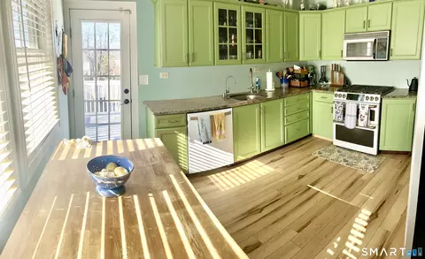 416 Lighthouse Rd, New Haven, CT 06512