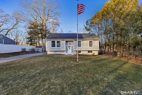 15 Country Club Dr, Ledyard, CT 06339