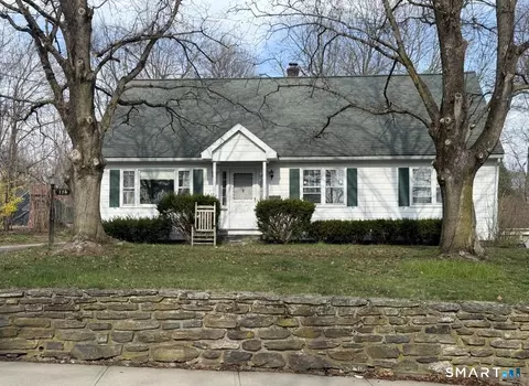 114 S Main St, Putnam, CT 06260
