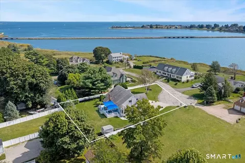 4 Sheffield Cove Rd, Old Saybrook, CT 06475