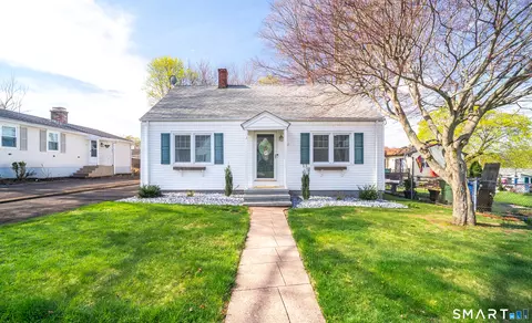 55 Green St, Wallingford, CT 06492