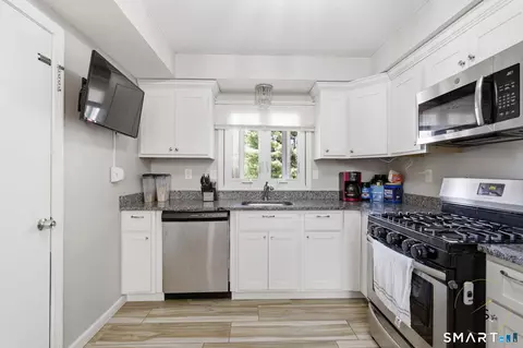 Kitchen - 5 David Dr #5, East Windsor, CT 06088 photo 1 of 2