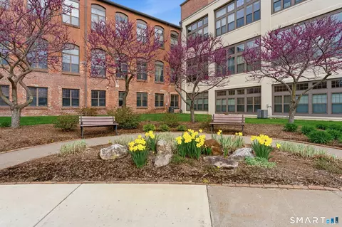 33 Mechanic St #210, Windsor, CT 06095