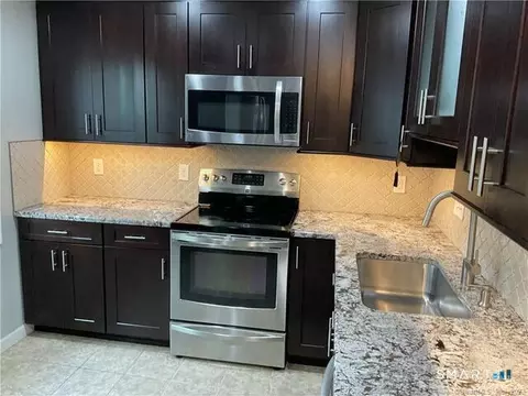 25 Padanaram Rd #84, Danbury, CT 06811