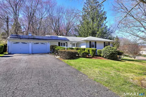 28 Grandview Dr, Trumbull, CT 06611